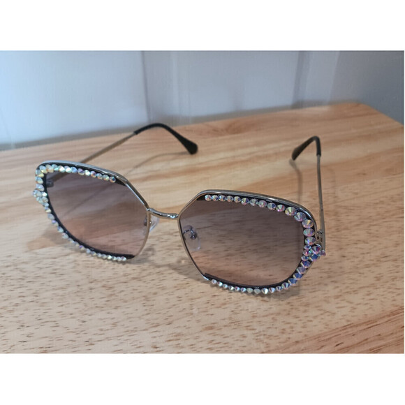 Decorative Framed Sunglasses In Light Gray - Picture 2 of 5